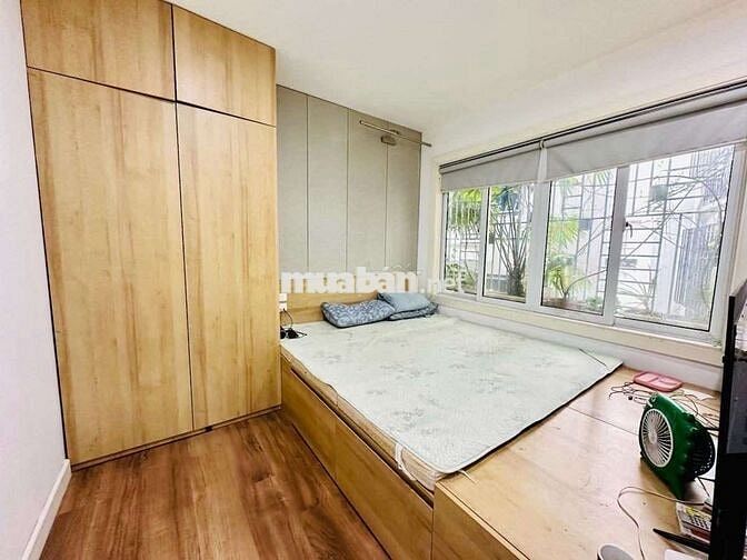 Bán Lô góc Trần Thái Tông Cầu Giấy, 39m2, mt 5.9m, ngõ thông, 9.5 tỷ!