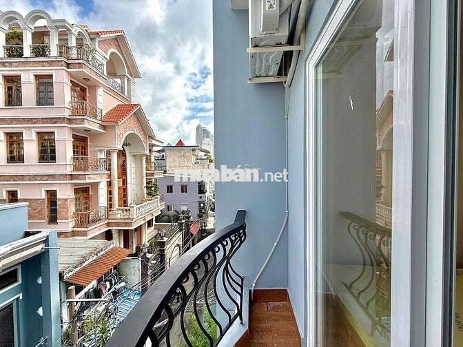 CHO THUÊ STUDIO BAN CÔNG NẰM SÁT BÊN QUẬN 1