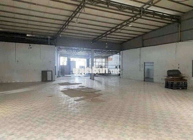 Cho thuê kho, xưởng 700m2 gần chợ đầu mối Hóc Môn