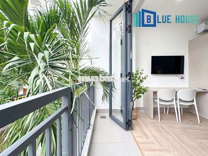 Căn hộ full nội thất ban công thoáng mát Nguyễn Văn Cừ Quận 1