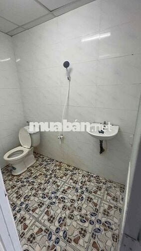 BÁN NHÀ CŨ 600tr CAM KẾT KHÔNG PHÁT SINH NGAY CẦU LỚN HÓC MÔN