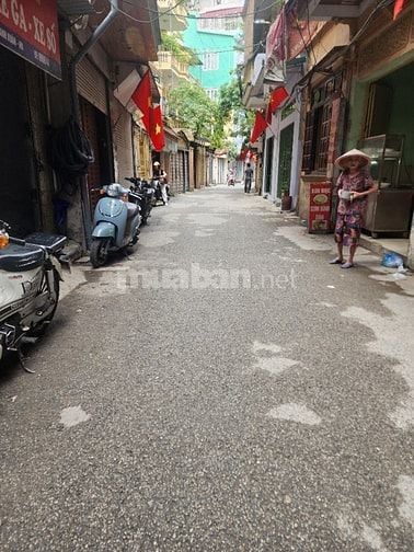 Nhà mình 4 tầng dt 35m giá bán 7,5 tỷ  .Tại ngõ 211 phố khương trung