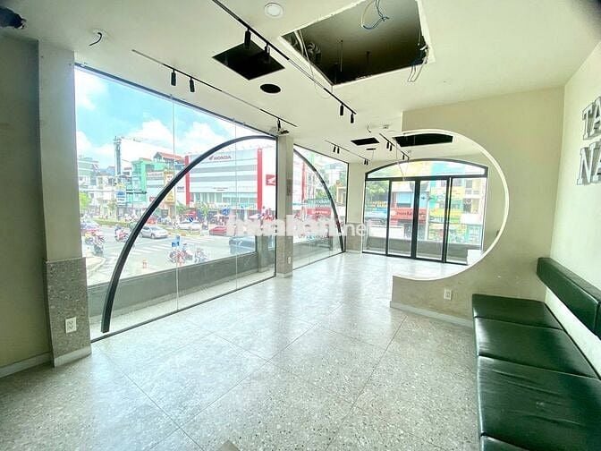 Siêu phẩm góc 2MT trung tâm. Vị trí đẹp - sân dài - Khu sầm uất giá ..