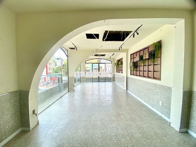 Siêu phẩm góc 2MT trung tâm. Vị trí đẹp - sân dài - Khu sầm uất giá ..