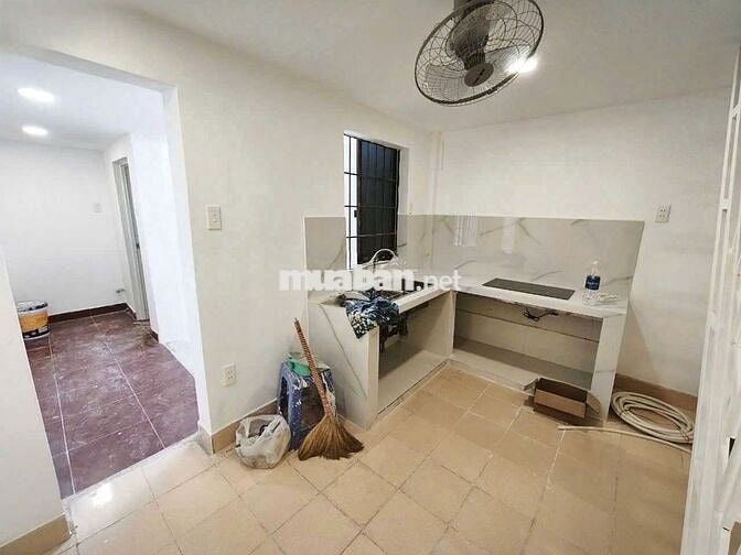Cho Thuê Nhà Đường Đinh Tiên Hoàng, Quận 1 (4x20m - Nhà Suốt Đẹp Rộng)
