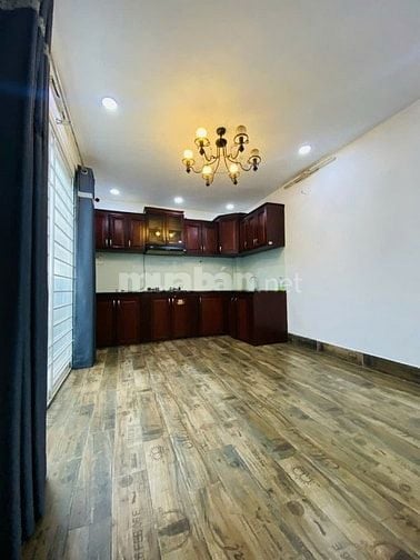 Cho thuê nhà HXH Lê Hồng Phong Q10 dt: 8m x 4m 3 lầu 1ST giá 20tr/th