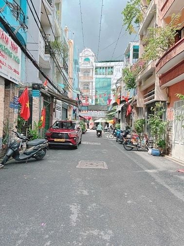 Cho thuê nhà HXH Lê Hồng Phong Q10 dt: 8m x 4m 3 lầu 1ST giá 20tr/th