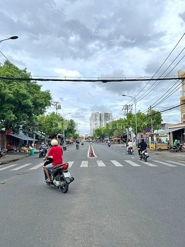 Chủ cần bán gấp nhà cấp 4 hẻm 1 sec Lê Văn Qưới, 5m x 30m,nở hậu 5.17m
