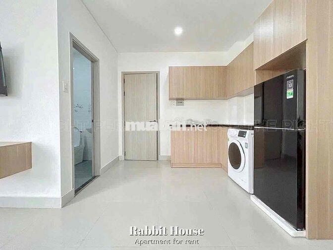Căn hộ 2PN full nội thất, cửa sổ lớn thoáng Trần Hưng Đạo quận 5