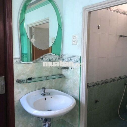 Phòng 30m2 trong nhà nguyên căn Q11
