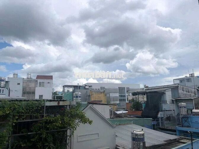 Phòng 30m2 trong nhà nguyên căn Q11