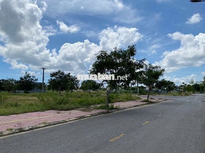 LÔ ĐẤT MẶT TIỀN 126M2(6X21),ĐƯỜNG 7.5M CÁCH HỘI AN 3P DI CHUYỂN