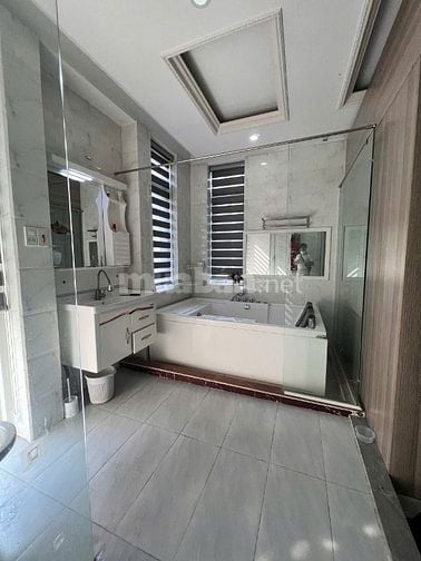 Biệt Thự Bát Nàn Ngang 15m, Có Hầm Để Xe Rộng Rãi thoáng má