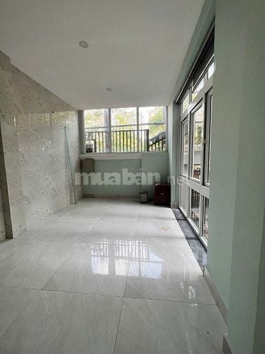Biệt Thự Bát Nàn Ngang 15m, Có Hầm Để Xe Rộng Rãi thoáng má