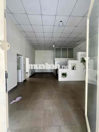Nhà Sạch Mơi Sửa DT 8x15 Hẻm Rộng Xe Tải Gần Cầu Sắt 2Pn 1Wc Sân Rộng