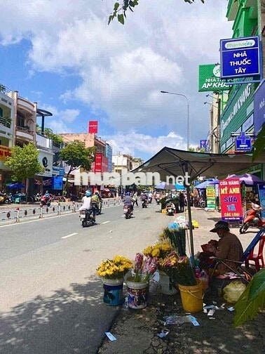 BÁN NHÀ MẶT TIỀN CHỢ P18 Q.TÂN PHÚ - 2 MẶT TIỀN TRƯỚC SAU