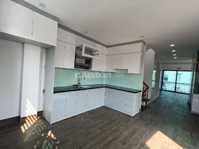 BÁN NHÀ CẦU GIẤY: LÔ GÓC,NHÀ MỚI TING, 7 TẦNG THANG MÁY, 56M2, 8PN, 