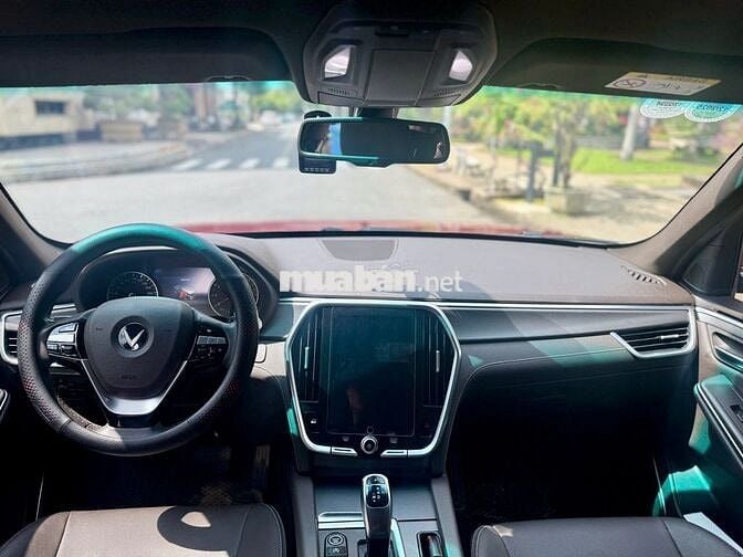 VinFast Lux SA Base 2020 - Màu đỏ - 5v9km