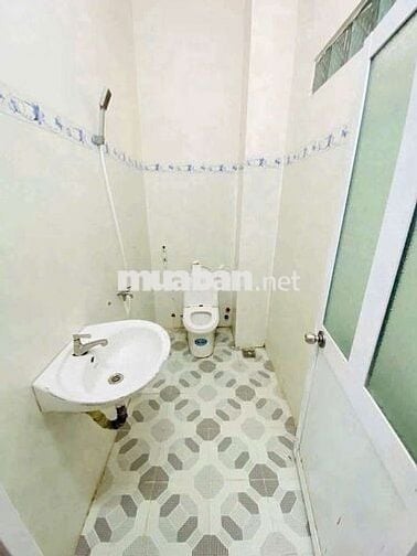 CHO THUÊ NHÀ LẦU 2PN KDC HƯNG PHÚ QUA CẦU 26/3 GIÁ 6TR/THÁNG