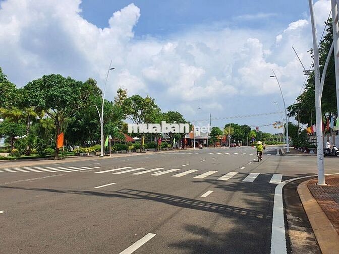 Bán hơn 2000m2 đất thổ ngang 48m trong khu trung tâm tt Ngãi Giao