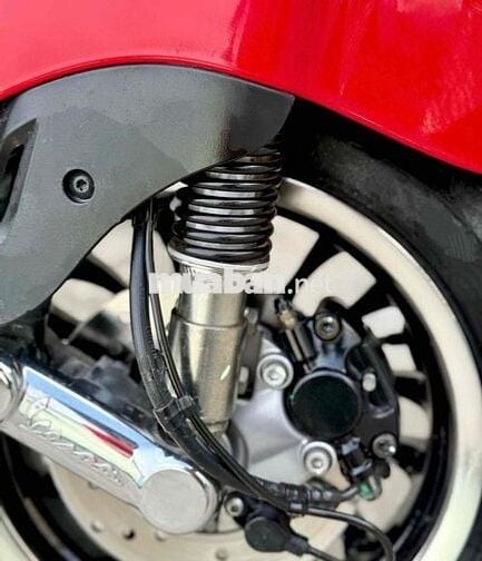 vespa đèn vuông 2018