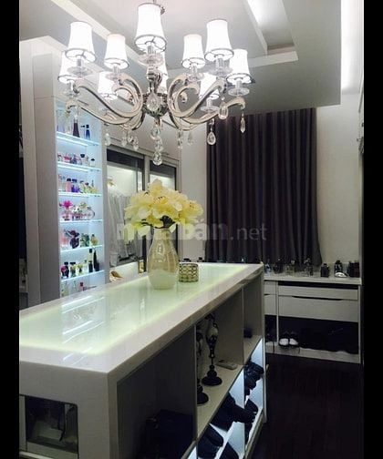 Bán biệt phủ măt tiền đường 20m 793 Trần Xuân Soạn P.Tân Hưng Q.7.