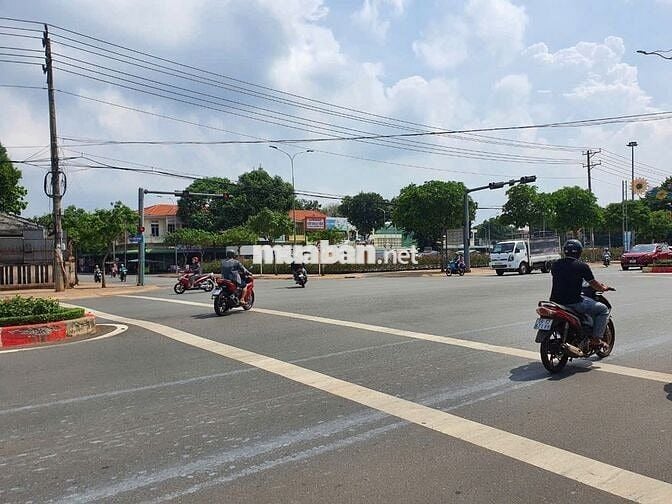 Bán hơn 2000m2 đất thổ ngang 48m trong khu trung tâm tt Ngãi Giao