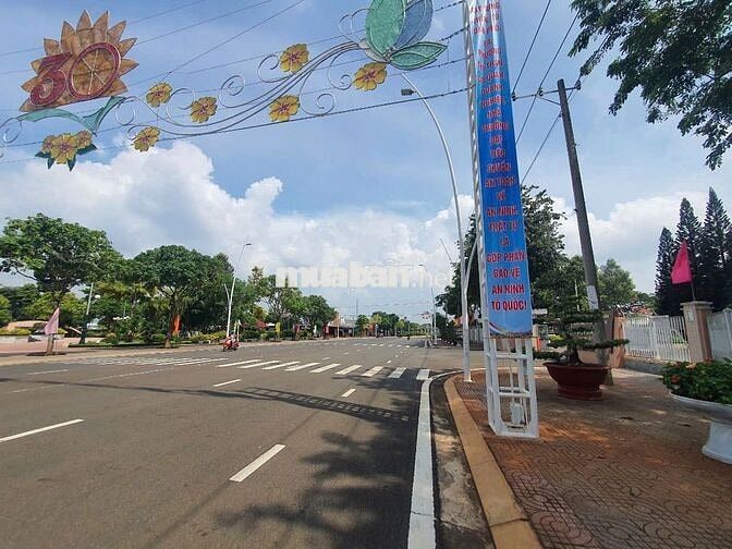 Bán hơn 2000m2 đất thổ ngang 48m trong khu trung tâm tt Ngãi Giao