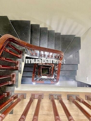 Đê La Thành – 6 Tầng – Mặt Tiền 4.2m – 10.5 Tỷ – Vị Trí Vàng Đống Đa
