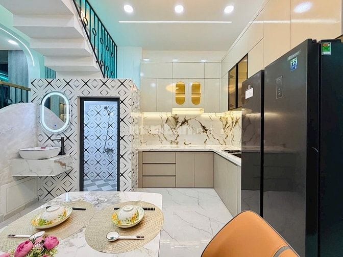 ⭐️Nhà 3 Lầu DT:4x14m tuyệt đẹp Cao cấp hẻm Huỳnh Văn Nghệ, P15.