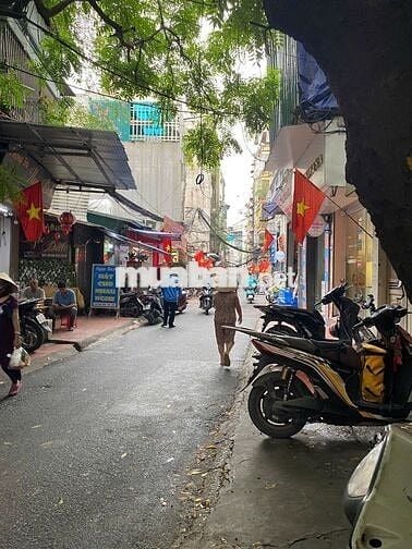 Đê La Thành – 6 Tầng – Mặt Tiền 4.2m – 10.5 Tỷ – Vị Trí Vàng Đống Đa