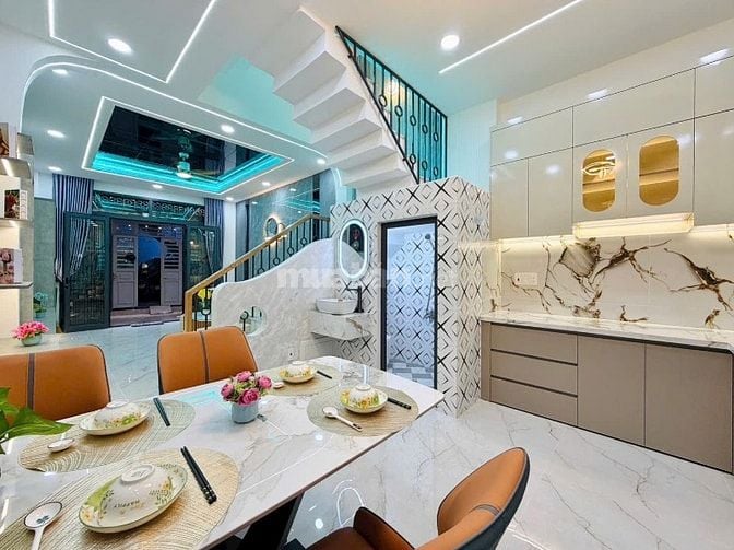 ⭐️Nhà 3 Lầu DT:4x14m tuyệt đẹp Cao cấp hẻm Huỳnh Văn Nghệ, P15.
