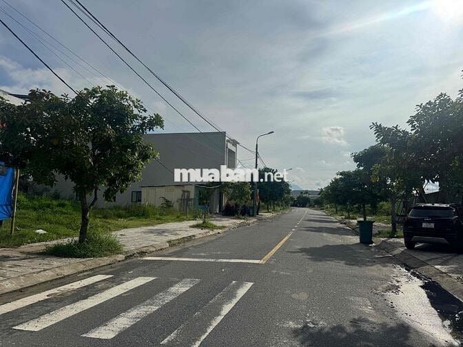 đất mặt tiền đường 7m5 đối diện công viên kinh doanh sầm uất