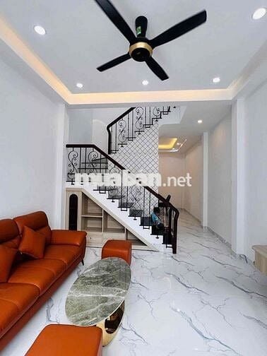 Nhà sát bên Quãng Trường - Mỹ Tho