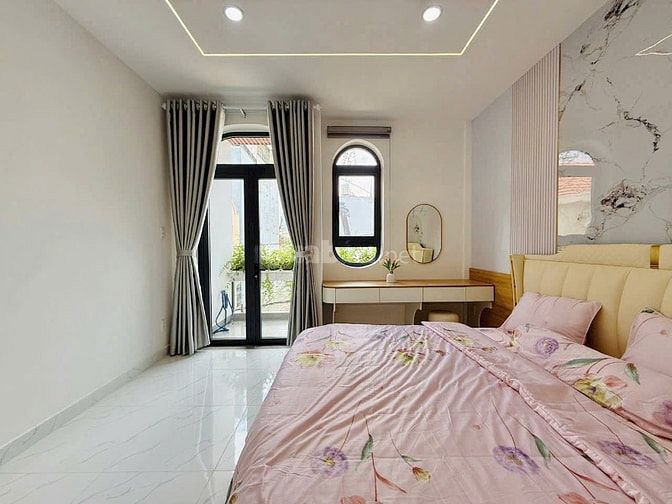 Nhà 4x15 xe hơi đậu cửa 5 phòng ngủ  full nội thất