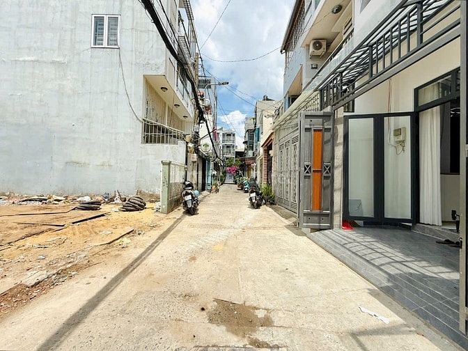 Nhà 4x15 xe hơi đậu cửa 5 phòng ngủ  full nội thất