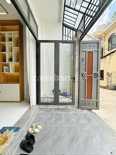 Nhà 4x15 xe hơi đậu cửa 5 phòng ngủ  full nội thất