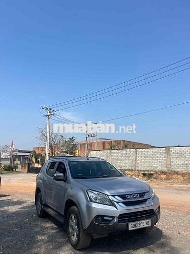 Isuzu Mu X 2017 2.5 4X2 MT - Xe gia đình đi kỹ
