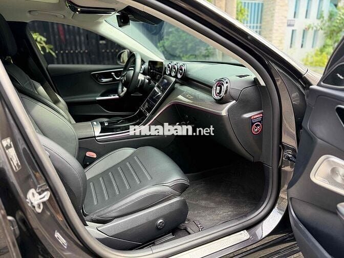 Mercedes Benz C Class 2022 C300 AMG - 9000 km