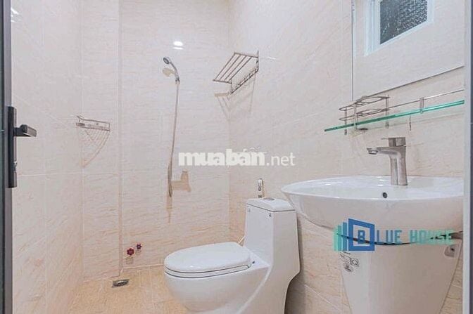 CHO THUÊ CĂN HỘ BAN CÔNG RIÊNG NGAY CẦU VƯỢT HOÀ HOA THÁM.