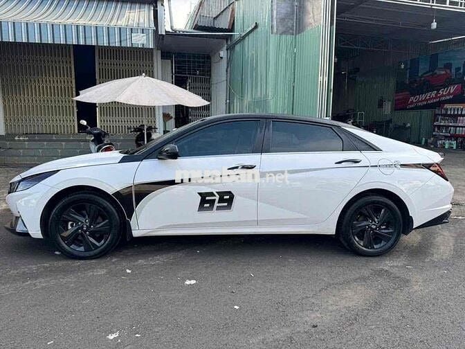 Hyundai Elantra 2023 1.6 AT Đặc biệt - xe gia đình