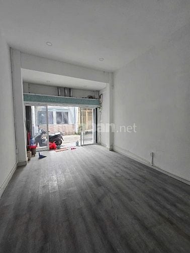 Cho thuê dài hạn, nguyên căn ngay ngã tư Phú Nhuận