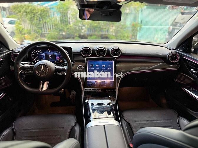 Mercedes Benz C Class 2022 C300 AMG - 9000 km