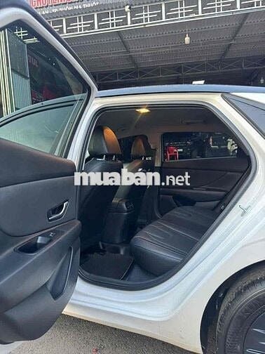 Hyundai Elantra 2023 1.6 AT Đặc biệt - xe gia đình