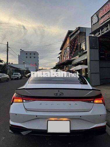 Hyundai Elantra 2023 1.6 AT Đặc biệt - xe gia đình