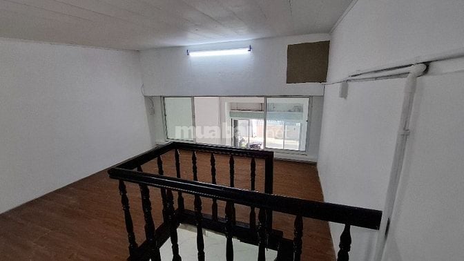 Cho thuê dài hạn, nguyên căn ngay ngã tư Phú Nhuận