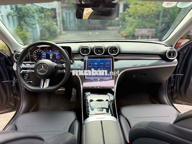 Mercedes Benz C Class 2022 C300 AMG - 9000 km