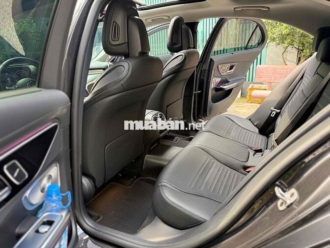 Mercedes Benz C Class 2022 C300 AMG - 9000 km