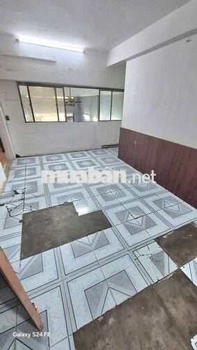 KHO XƯỞNG NỀN GẠCH MEN CÓ TỜI HÀNG GIÁ 20 TRIỆU