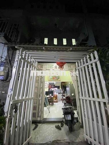 nhà . 1 trệt . 1 lững . 2 lầu . 3pn . 2vs